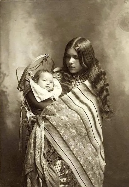 Nativa Americana con Bambino